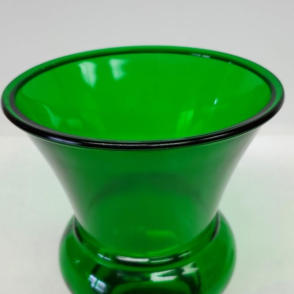 - Vintage NAPCO 8” emerald green glass vase #1172 - Picture 2 of 4